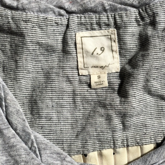 ✨SOLD Anthropologie short sleeve shirt.  Women’s size small. - Picture 5 of 5